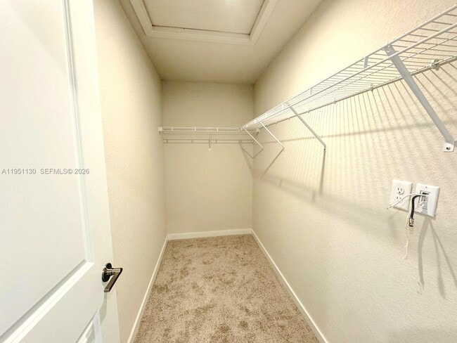 Building Photo - 1054 W Davis Pkwy