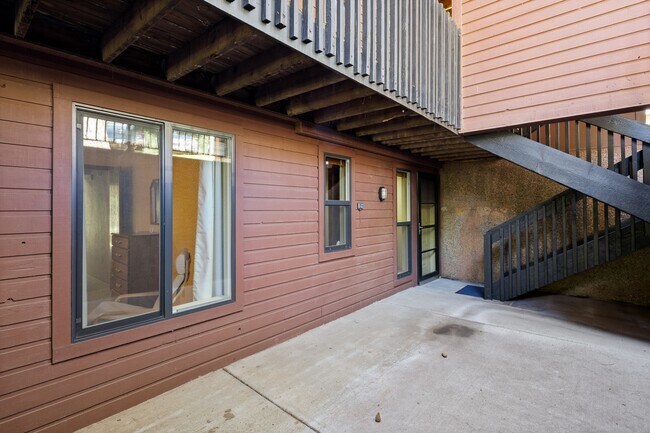 Building Photo - 2822 Hager Ln