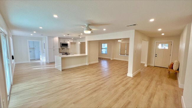 Building Photo - 513 Santa Clara Rd