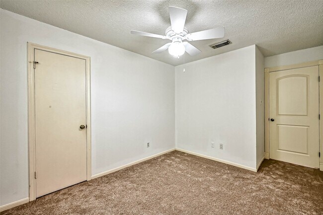 Building Photo - 2922 Lakefield Way