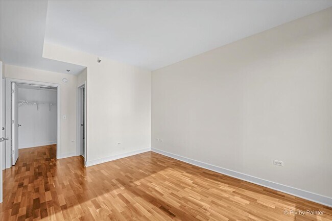 Building Photo - 744 N Clark St