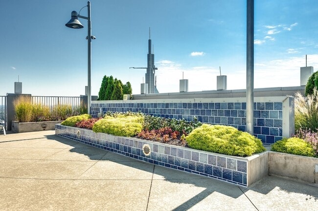 Building Photo - 415 Church St