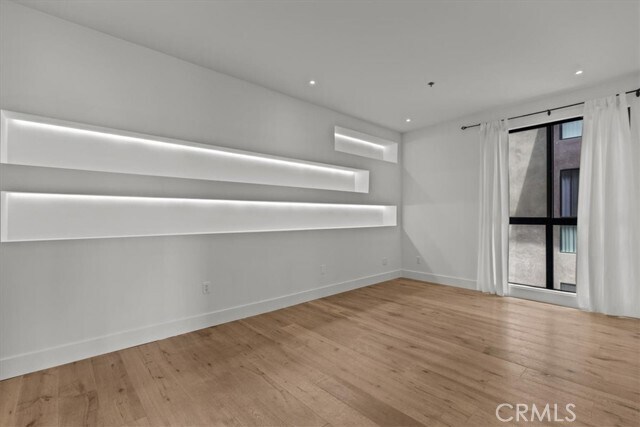 Building Photo - 8811 Burton Way