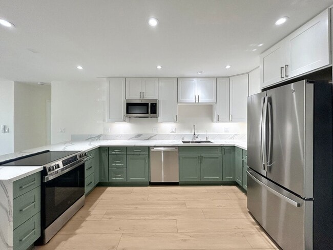 Building Photo - Beautiful 2BD/2BA Fully Remodeled w/ Reser...