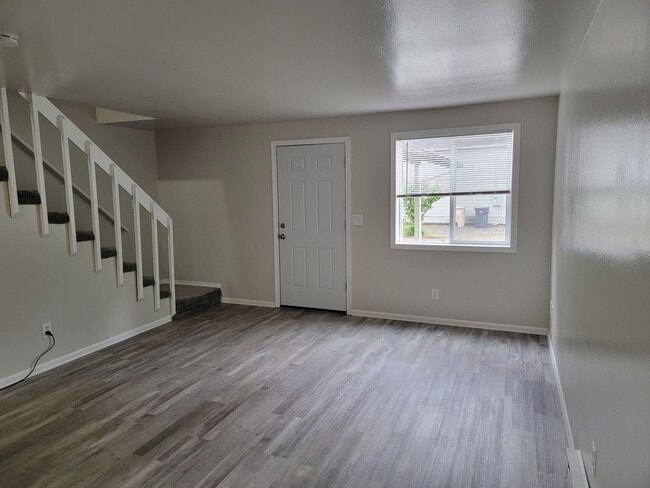 Building Photo - 186-02 Bending