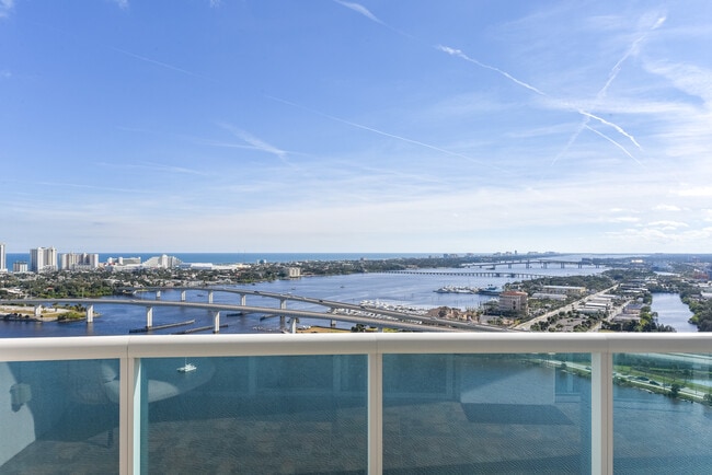 Building Photo - 231 Riverside Dr