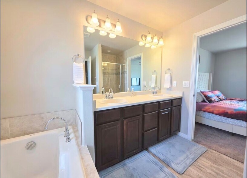 Building Photo - 6784 Skuna Dr