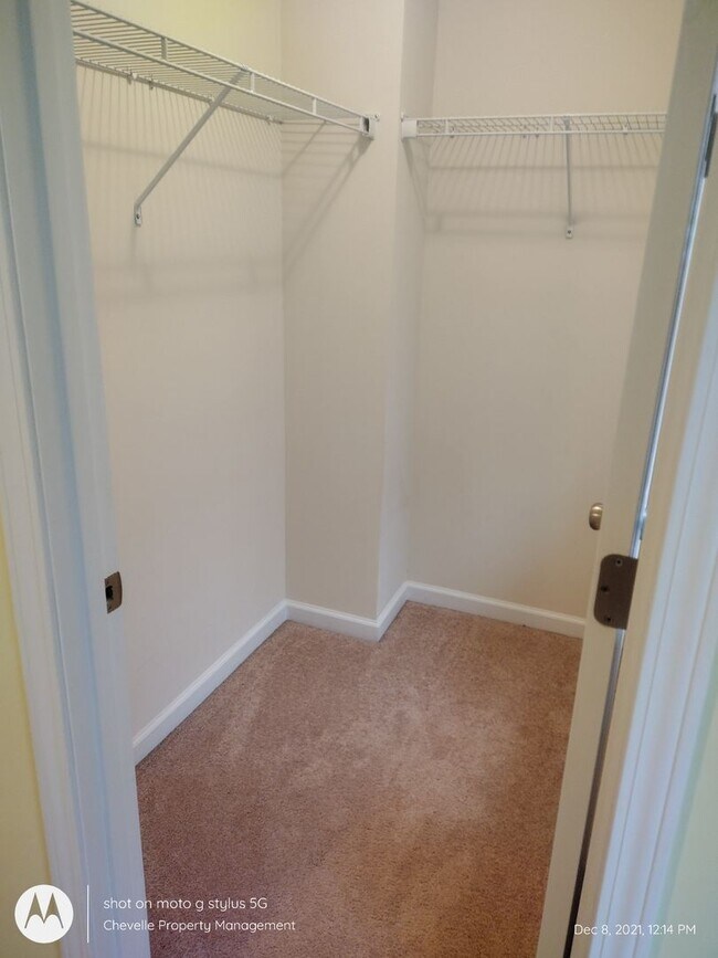 Building Photo - Beautiful 5 bedroom FOR RENT