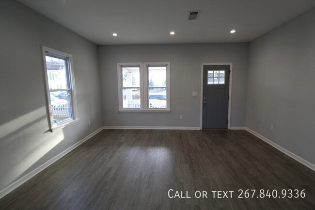 Building Photo - 421 Bridgeboro St