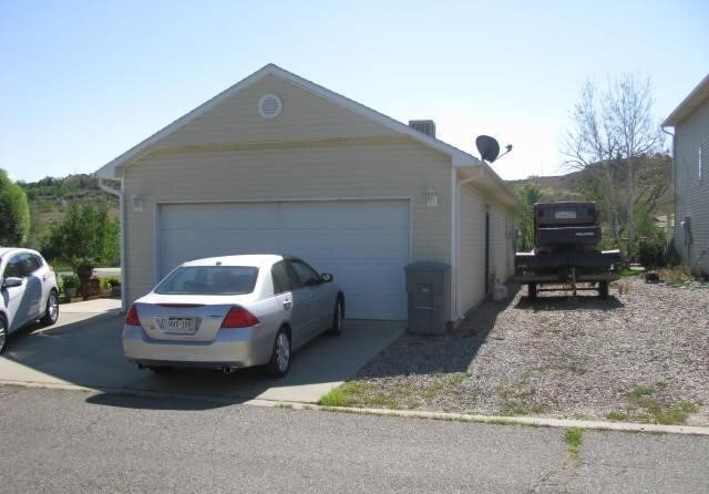 Building Photo - 2829 Acacia Ave
