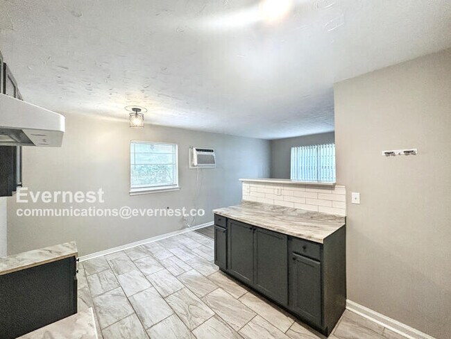 Building Photo - 4624 Sunnybrook St