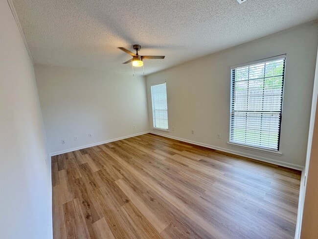 Building Photo - 2086 Magnus Ln