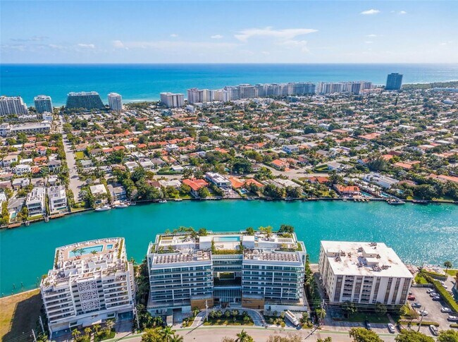 Building Photo - 9221 E Bay Harbor Dr