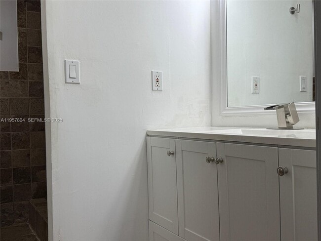 Building Photo - 1705 Whitehall Dr