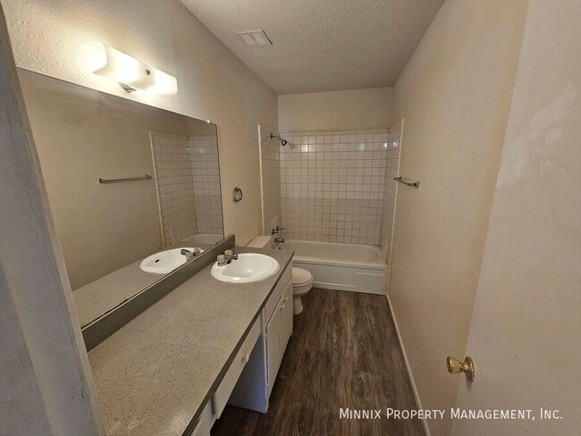 Building Photo - Plainview Apartments 1 Bedroom 1 Bath - Ca...