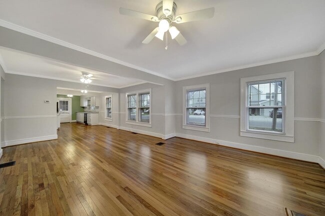 Building Photo - Lovely Brick Ranch Home Close to Uptown Ch...