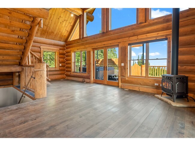 Building Photo - Beautiful Home on 10 Actre