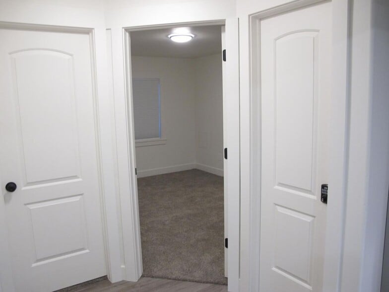 Building Photo - 2037 Bridle Cir