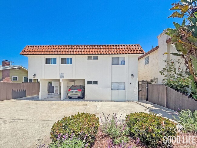 Building Photo - Comfortable 1BD/1BA Upper-Level Condo in North Park with Reserved Parking & On-Site Laundry