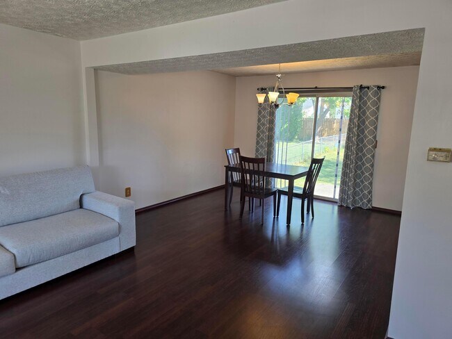 Building Photo - 7006 Finchley Dr