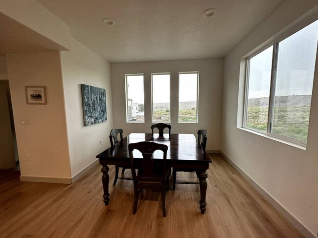 Building Photo - Modern 3-Story House with Rooftop Access-option to rent mother in law apartment separately