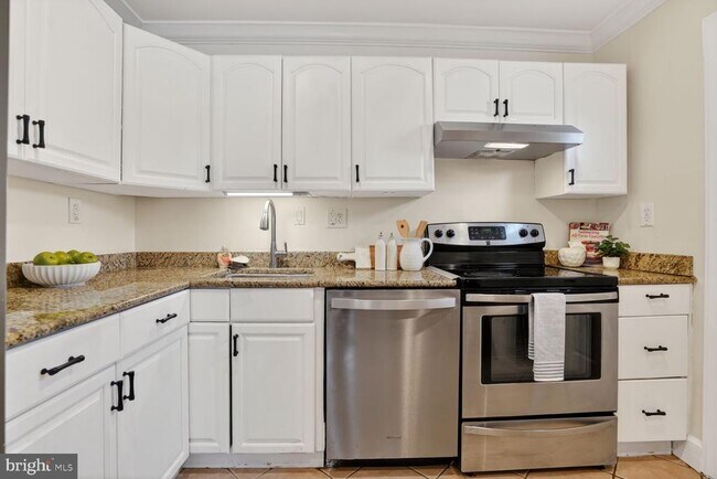 Building Photo - 6015 Ticonderoga Ct