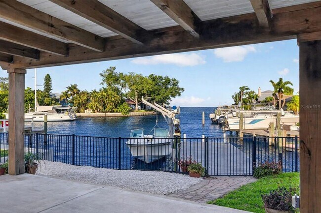 Building Photo - 4200 Beach Dr SE
