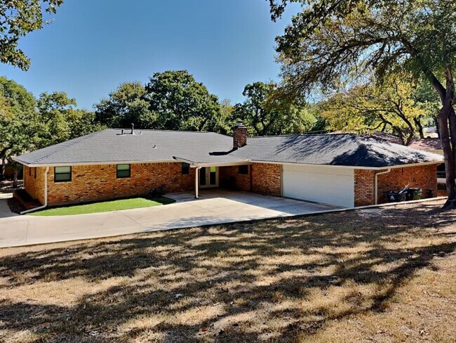 Building Photo - Hidden Gem in Woodland West Estates – Spacious, Stylish & Move-In Ready!