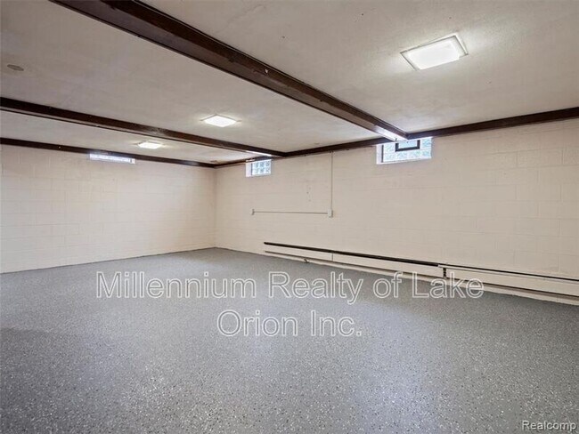 Building Photo - 24034 Meadowlark St