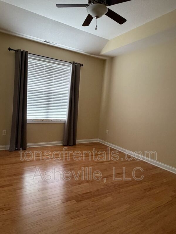 Building Photo - 18 Spelter St