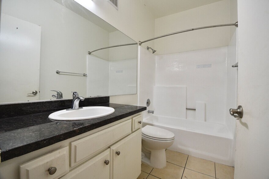 Building Photo - 11107 La Maida St
