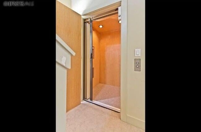 Building Photo - Elegant Contemporary Town Home with 2 bedrooms/4 baths with Private Elevator Coming Available Soon!