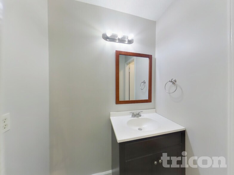 Building Photo - 2346 Blossom Ridge Dr N