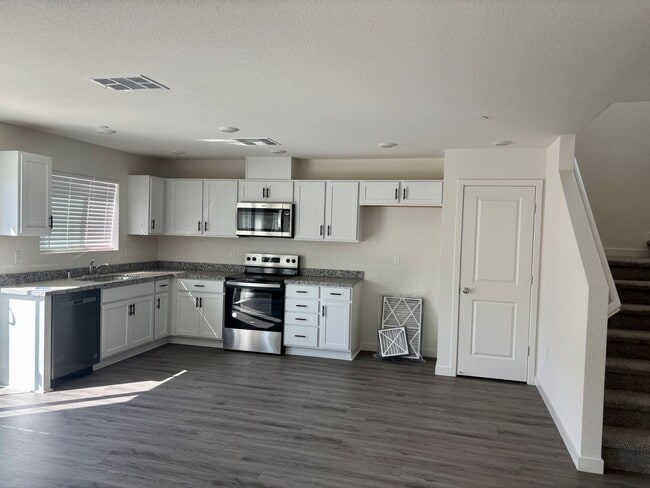 Building Photo - Stunning Roseville 4/3 New Build!  Please ...