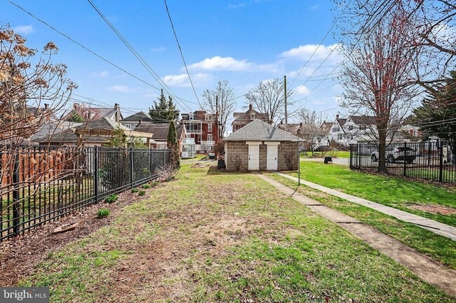 Building Photo - 144 Seminary Ave