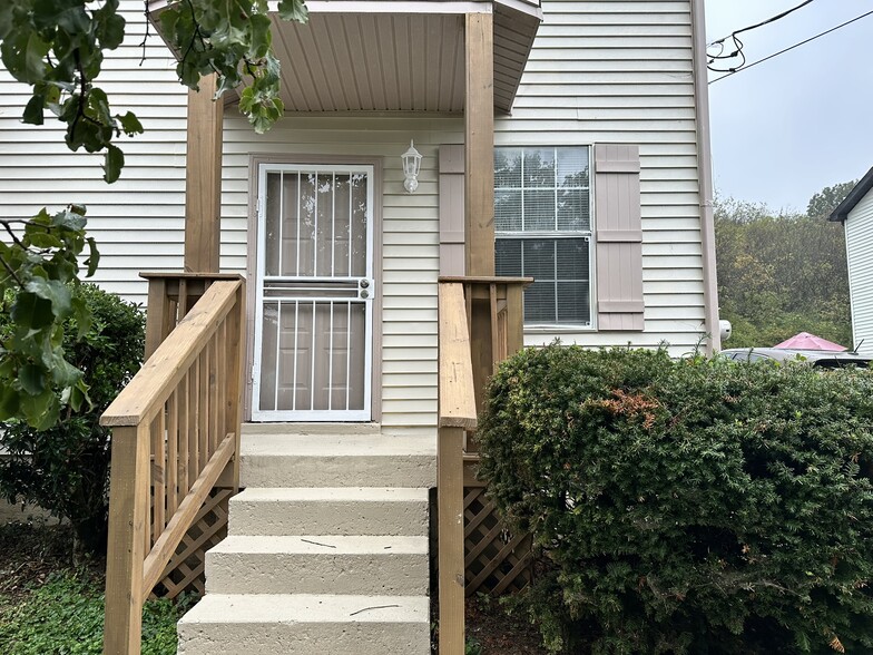 Front - 3854 Edwards Ave