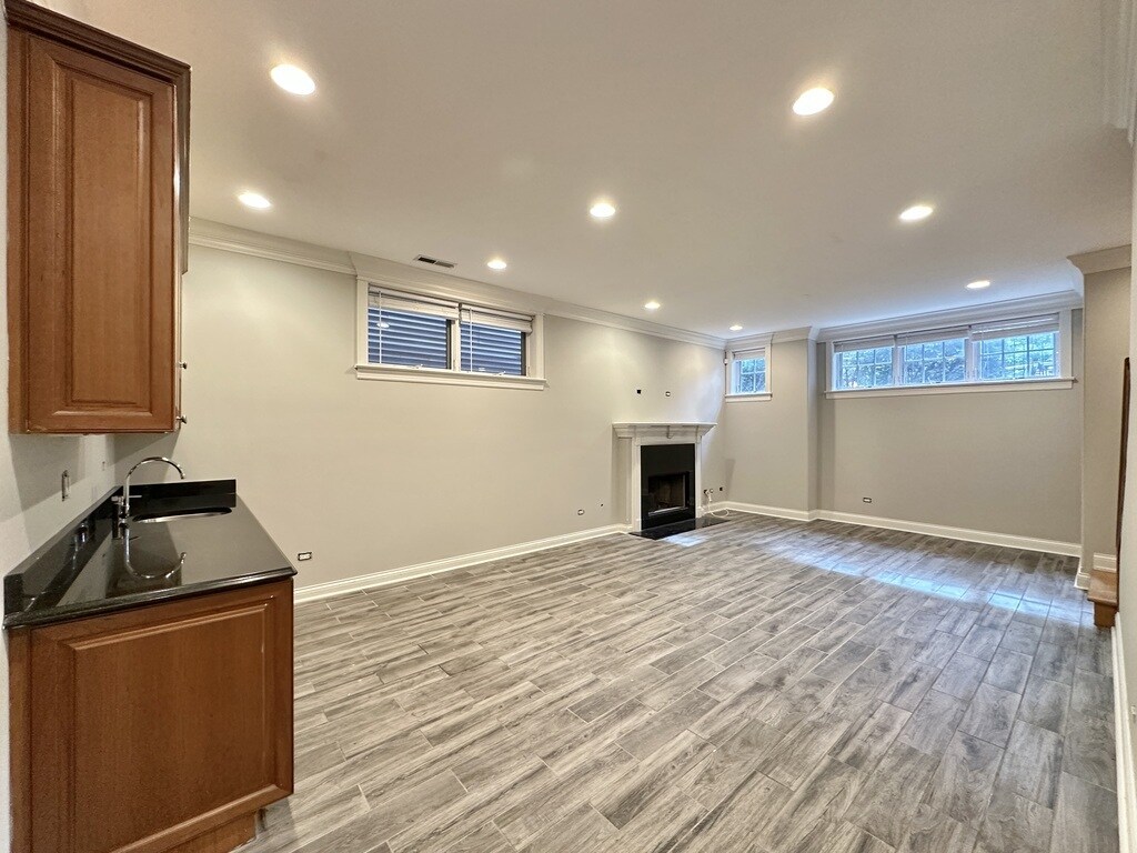 Building Photo - 3721 N Clifton Ave