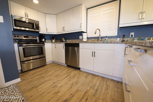 Building Photo - 1571 S Atlantic Ave