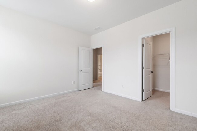 Building Photo - Beautifully Appointed Townhome in Prime Ho...