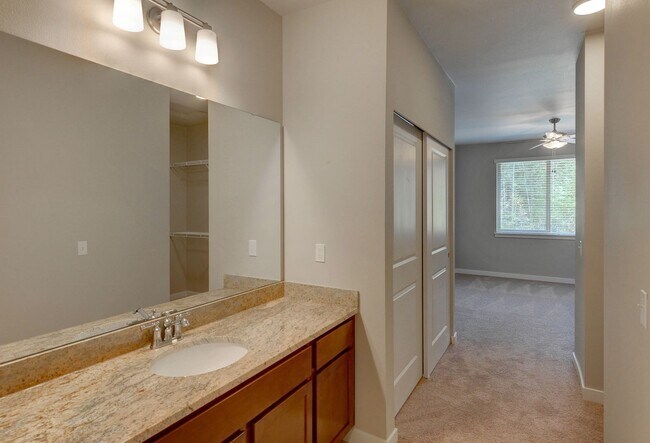 Building Photo - *** SIX WEEKS FREE RENT!!! *** This unit only with 12 month lease