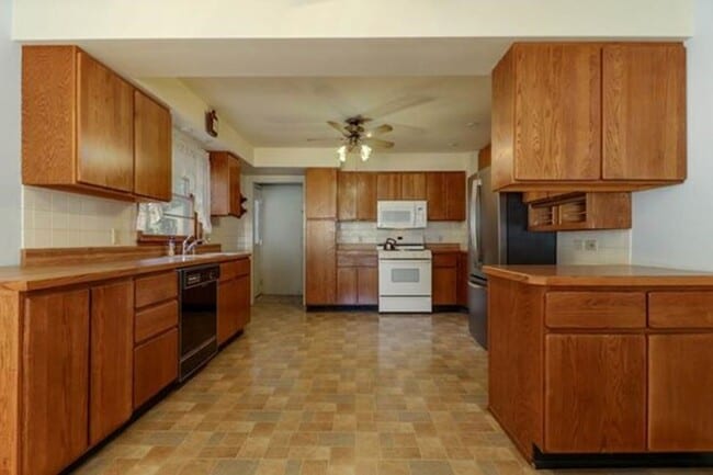 Building Photo - Spacious 3-Bedroom Home with Oversized Gar...