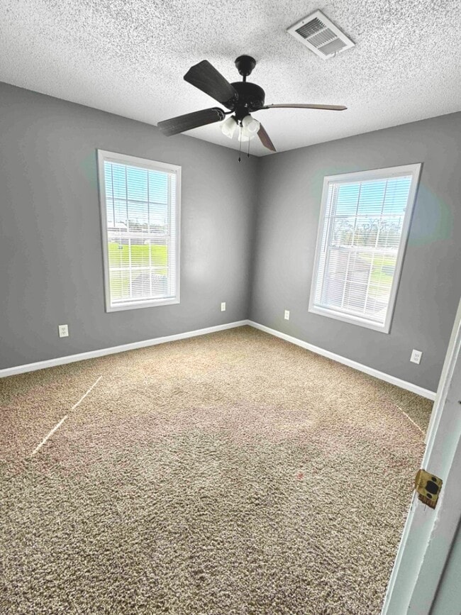 Building Photo - 446 W Parish Rd