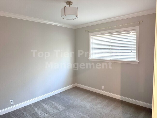 Building Photo - Charming 3 Bed, 2 Bath, 1,266 Sqft Concord House Available NOW For Lease!