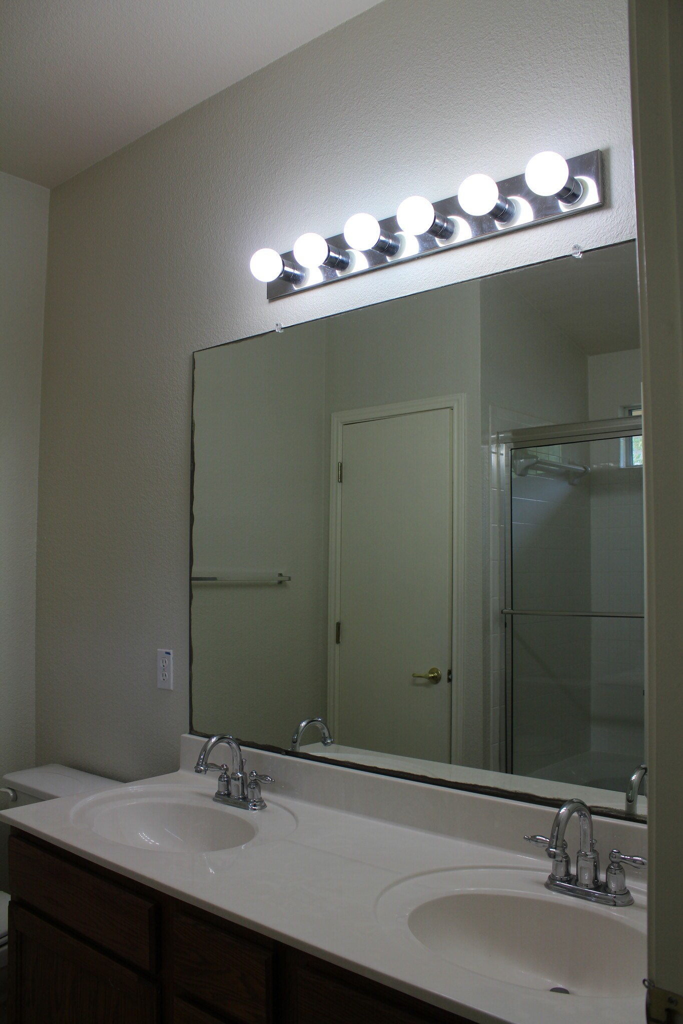 Master bathroom - 5605 Bentsen Ln