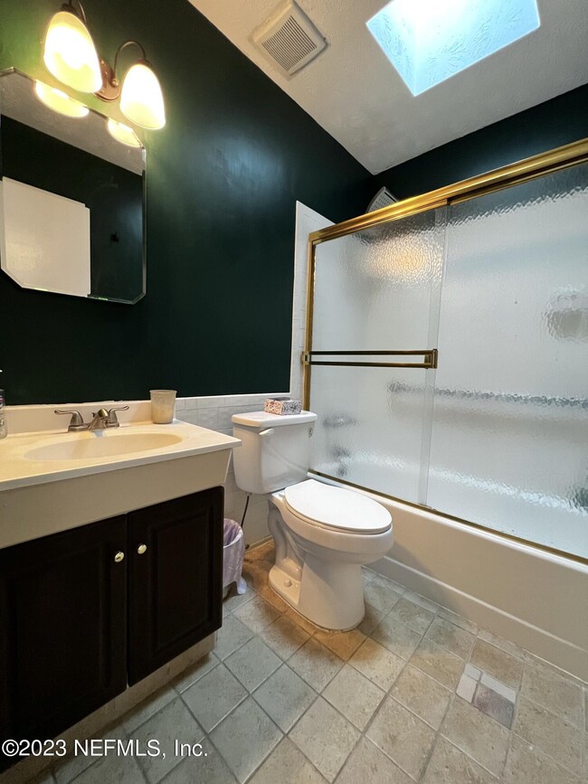 Building Photo - 451 Whiting Ln
