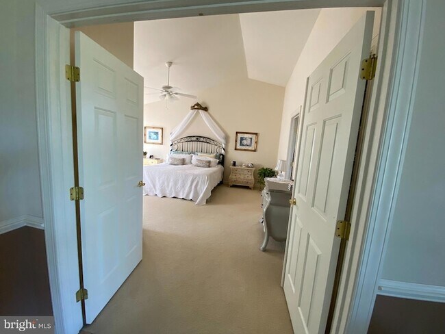 Building Photo - 6 Hollow Creek Cir