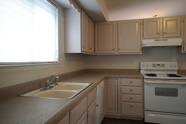 Building Photo - 2205 Parliament Dr
