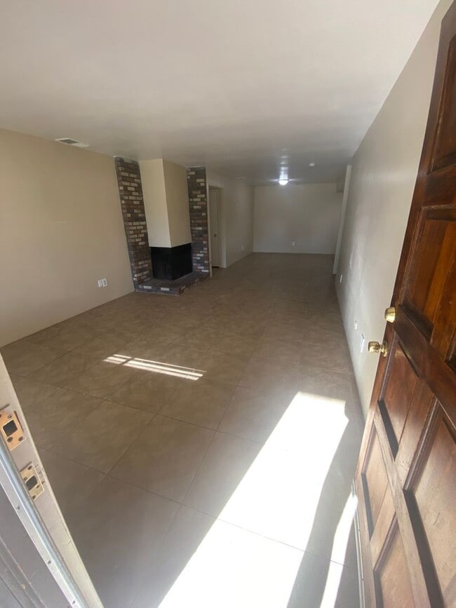 Building Photo - 913 Nimrod Ct