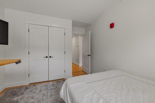 Building Photo - 50 Cate St