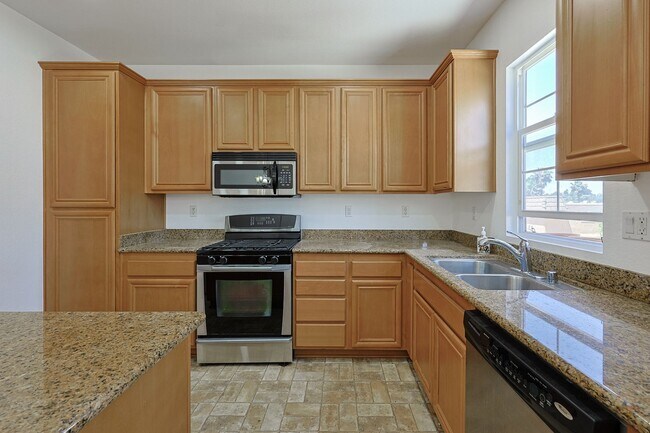 Building Photo - La Mesa 2BR + Office Room Townhome-Style Condo with 2-Car Garage Parking